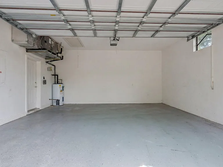 2055 Regents Blvd — Photo 25