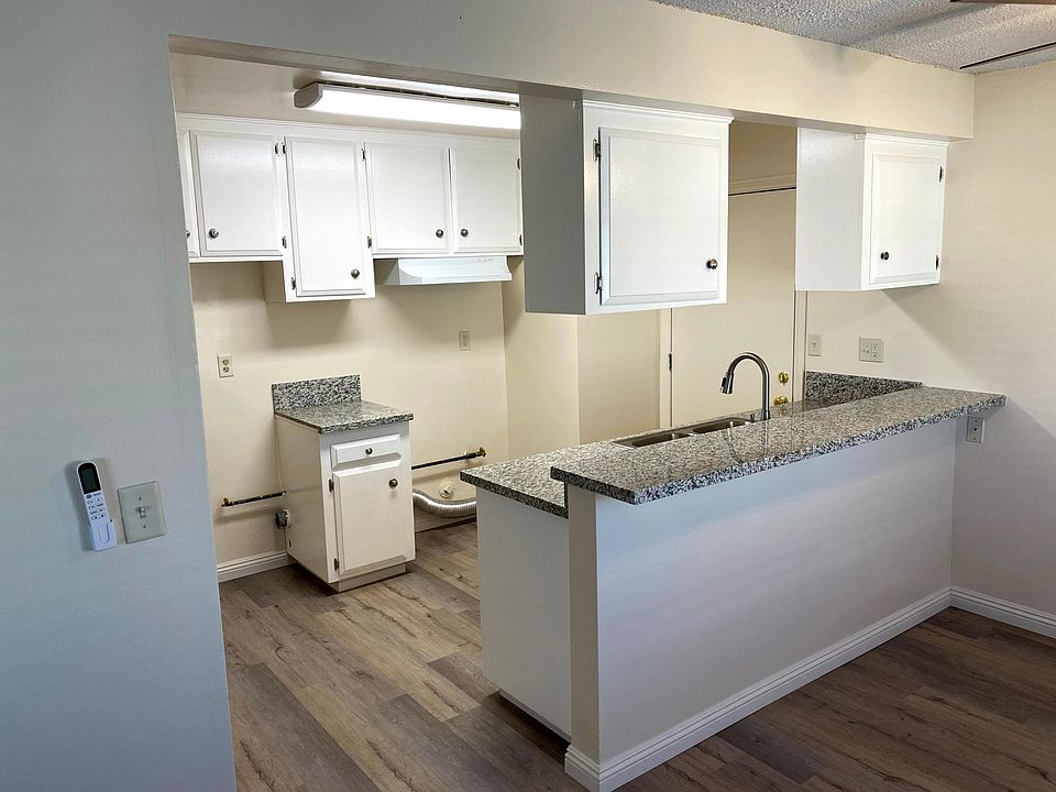 2nd image of 1428 Vineland Ave #C