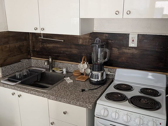 5th image of 225 Salamanca Ave #2A