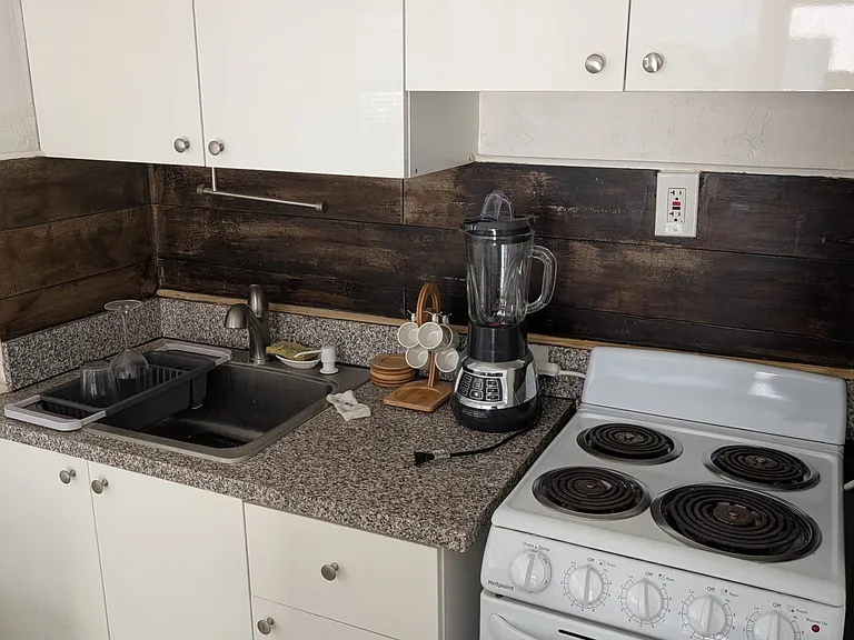 225 Salamanca Ave #2 — Photo 6