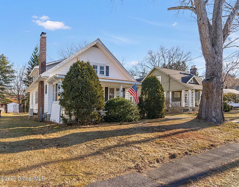 3rd image of 6 Bedell Avenue