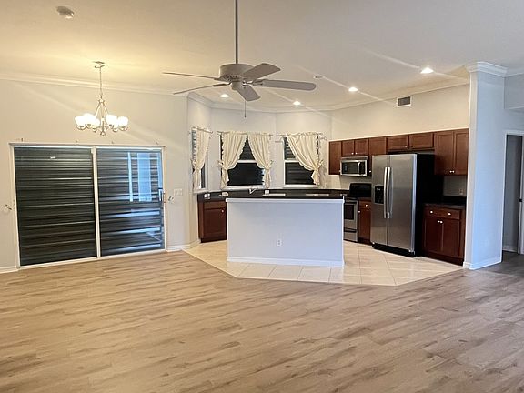 3rd image of 1008 SE 5th Pl