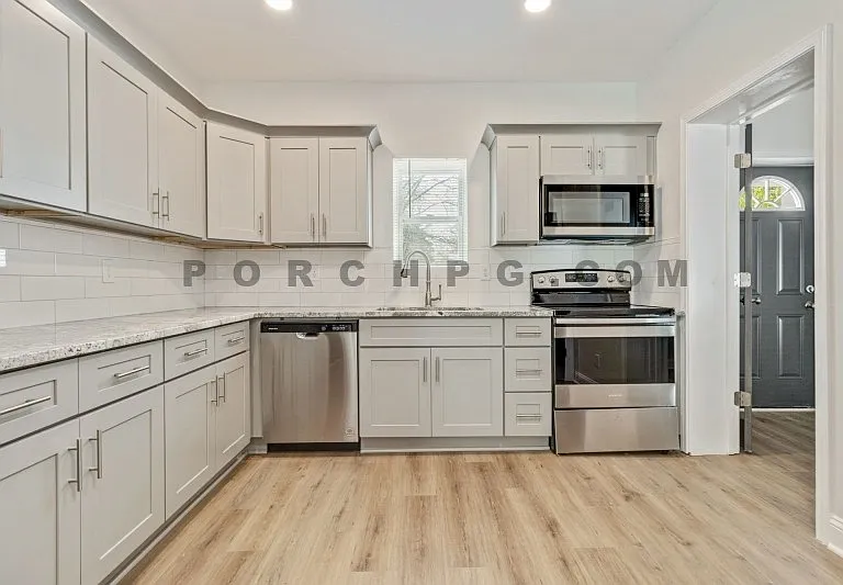 49 E 16th St SW #B — Photo 20