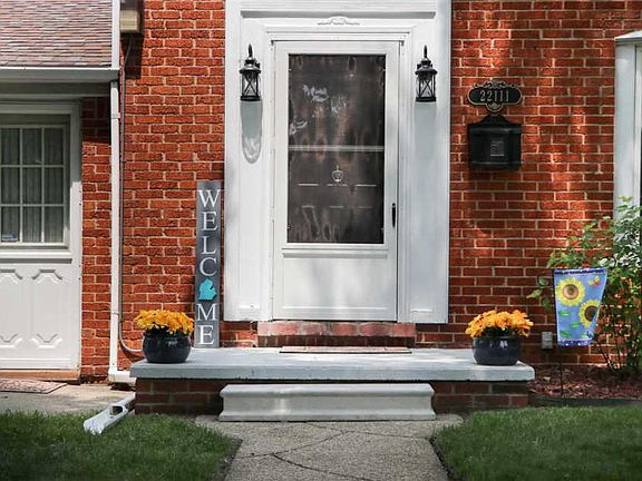 3rd image of 22111 Sunnyside St