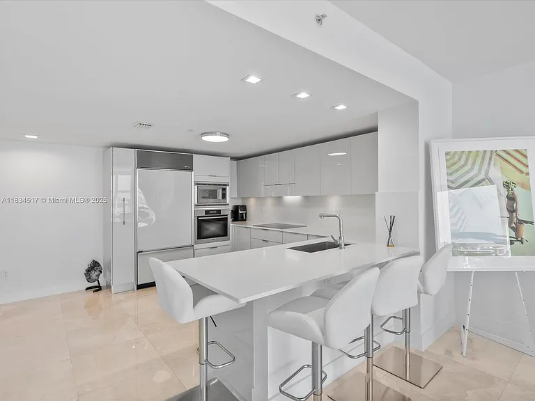 6801 Collins Ave #1402 — Photo 14