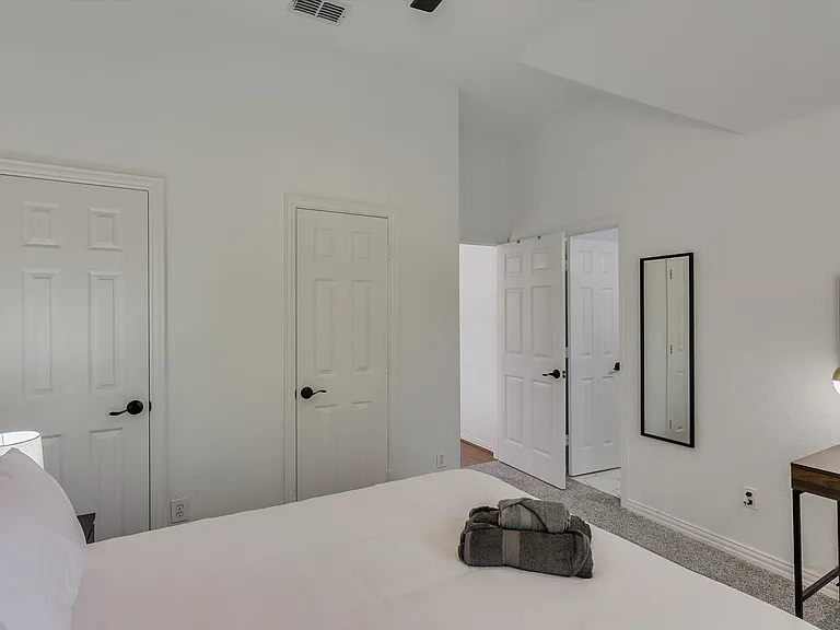 2410 Shorewood Ct — Photo 33