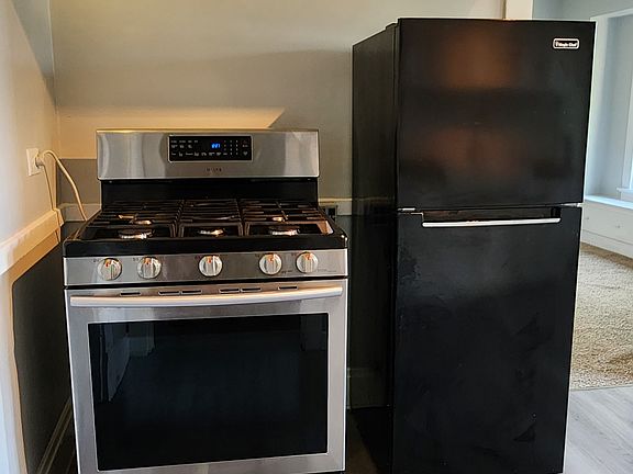 2nd image of 1626 Auburn Ave #2