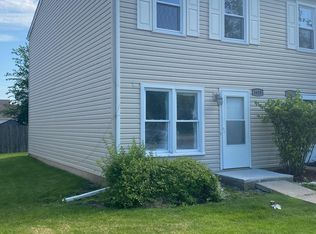 1658 Shamrock Ct, Aurora, IL 60505