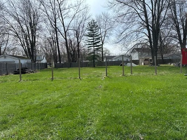 11 Parmely Ave, Elyria, OH 44035