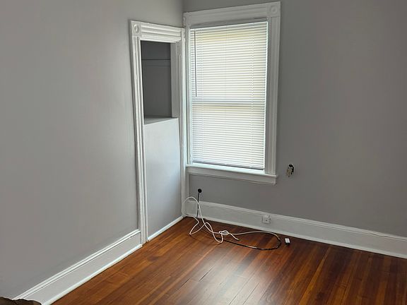 4th image of 216 Baker St Floor 2