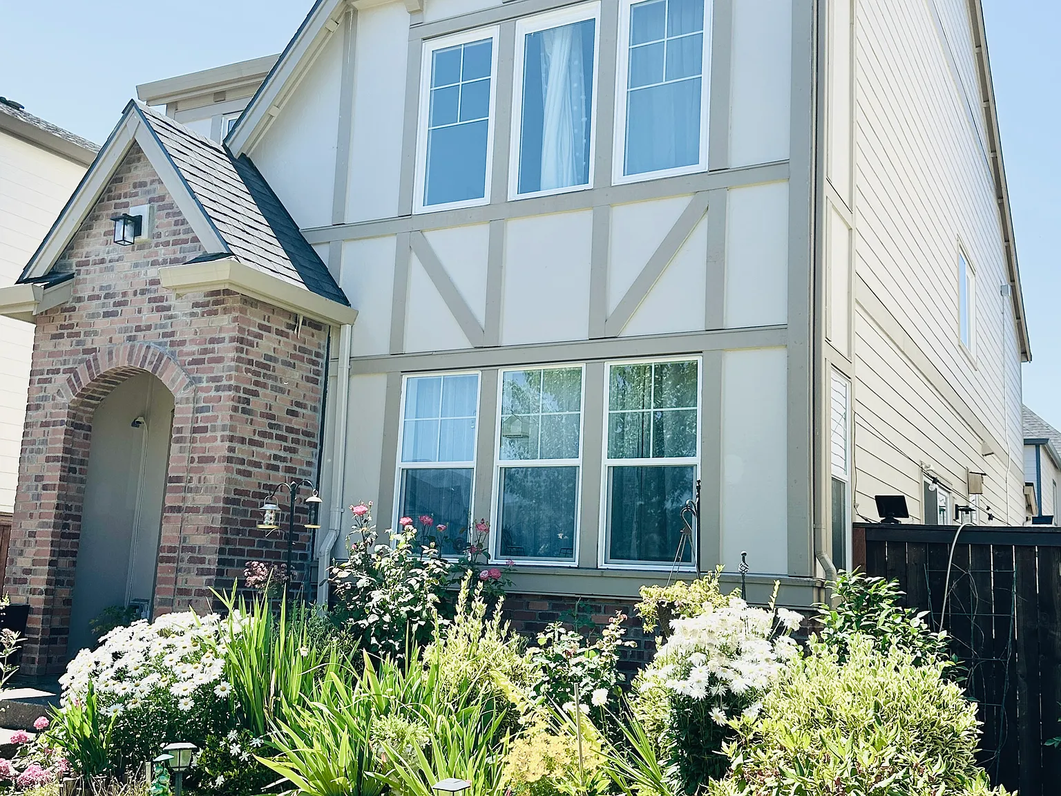 4 bed, 2.5 bath, 1727 sqft, $2,700 — Photo 3