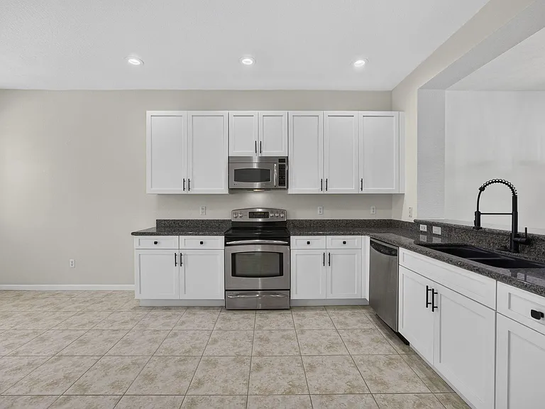 425 Greenwich Cir #204 — Photo 16