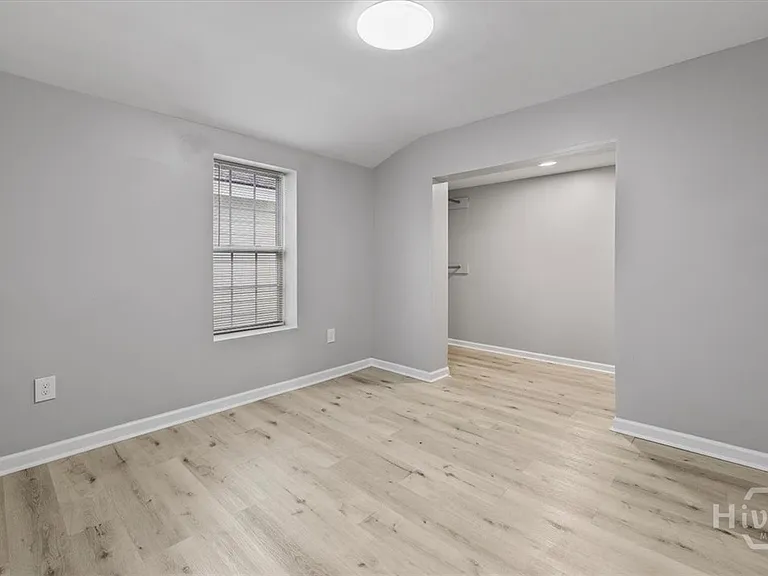 705 W 47th St — Photo 20