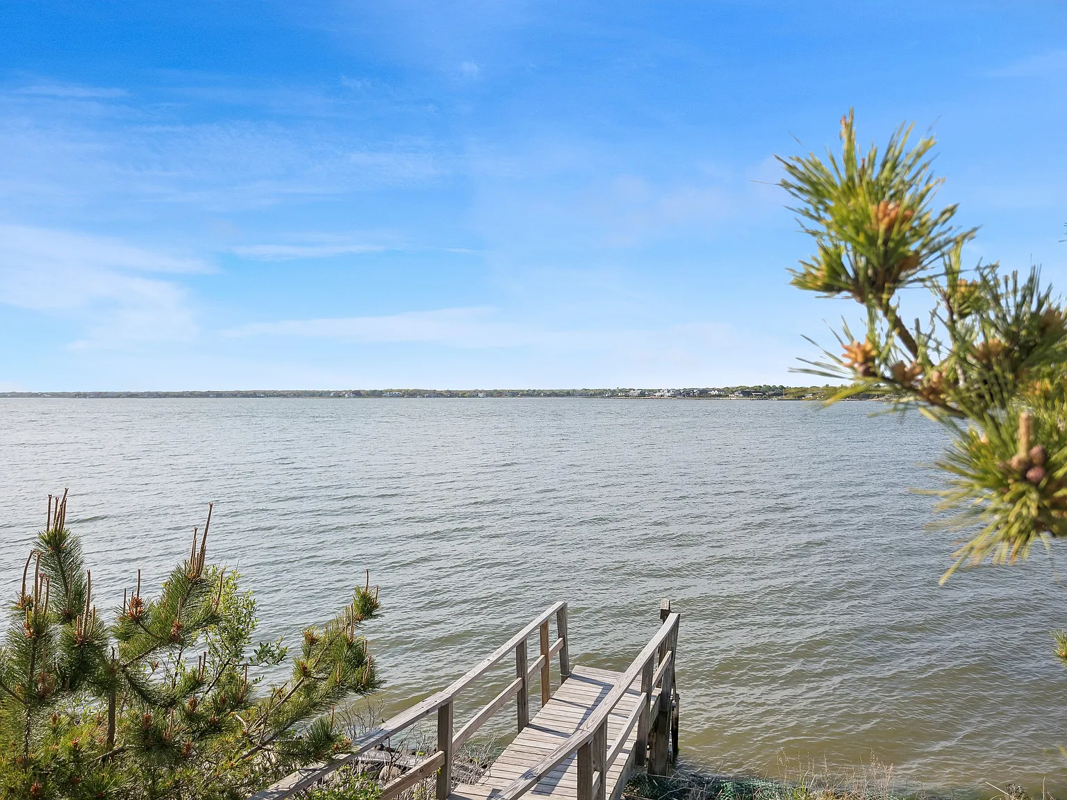 Bayfront Beach Bungalow On Dune Road With Private Ocean Access — Photo 4