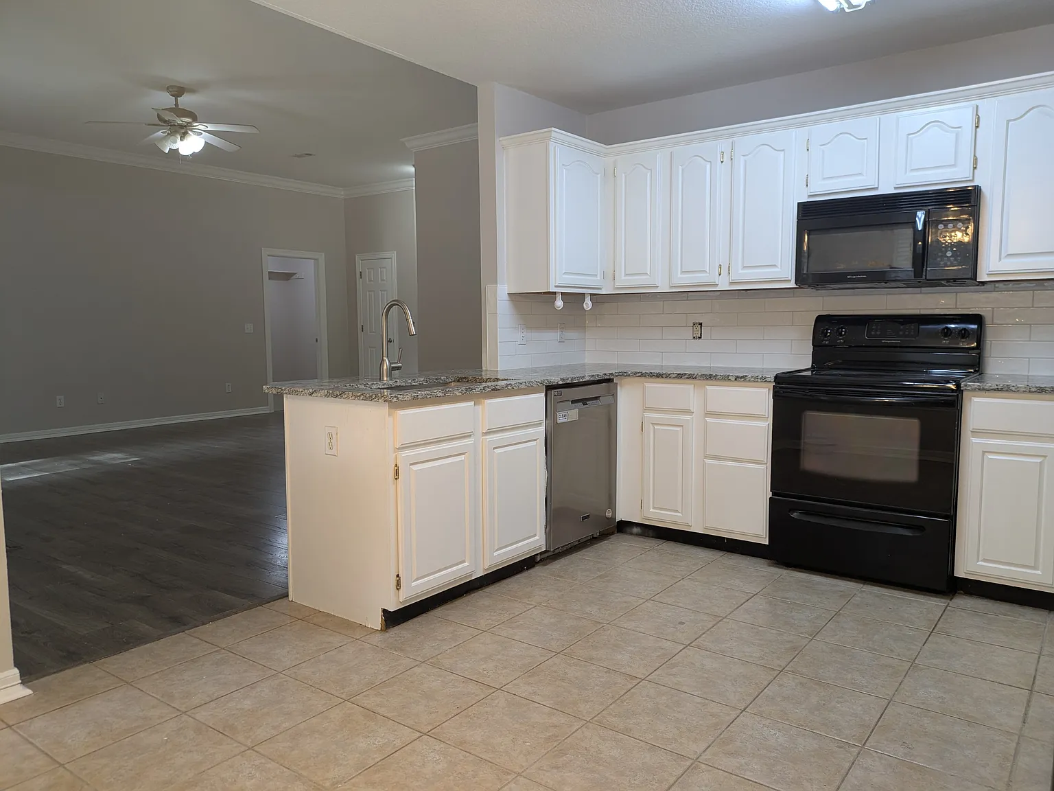 3 bed, 1537 sqft, $1,800 — Photo 2