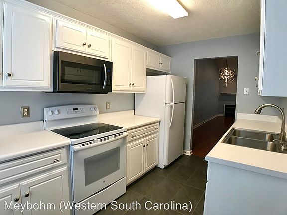 5th image of 59 Leigh Place Dr