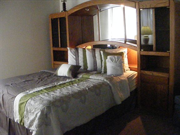 Top floor BR w/ en-suite BR