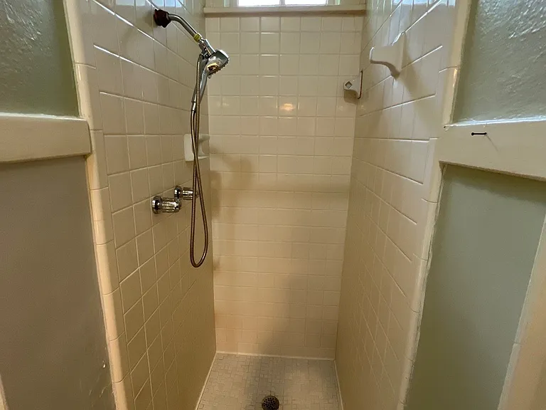 702 Cloverdale Rd — Photo 15