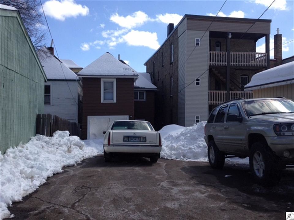 2nd image of 917 E 5th St