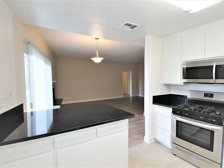 14945 Moorpark St — Photo 11