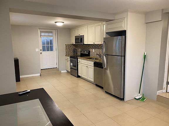 4th image of 16 Lee Gray Ct APT 1