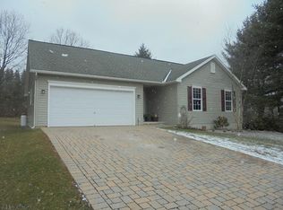 168 Playhouse Ln, Loretto, PA 15940