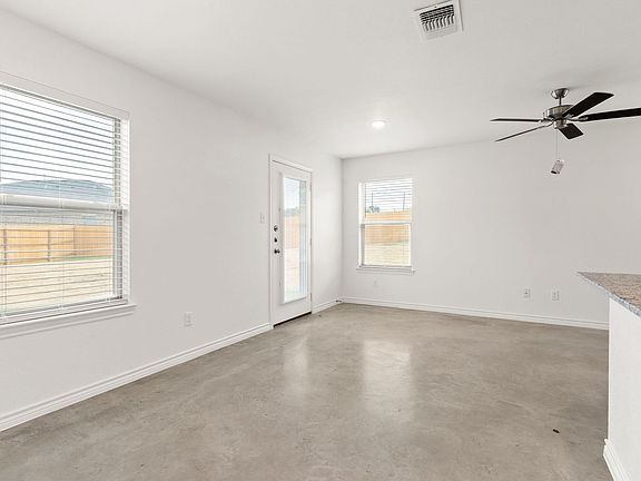 4th image of 304 Agua Chiquita Ct