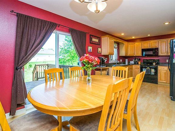 4th image of 410 Endeavor Ave