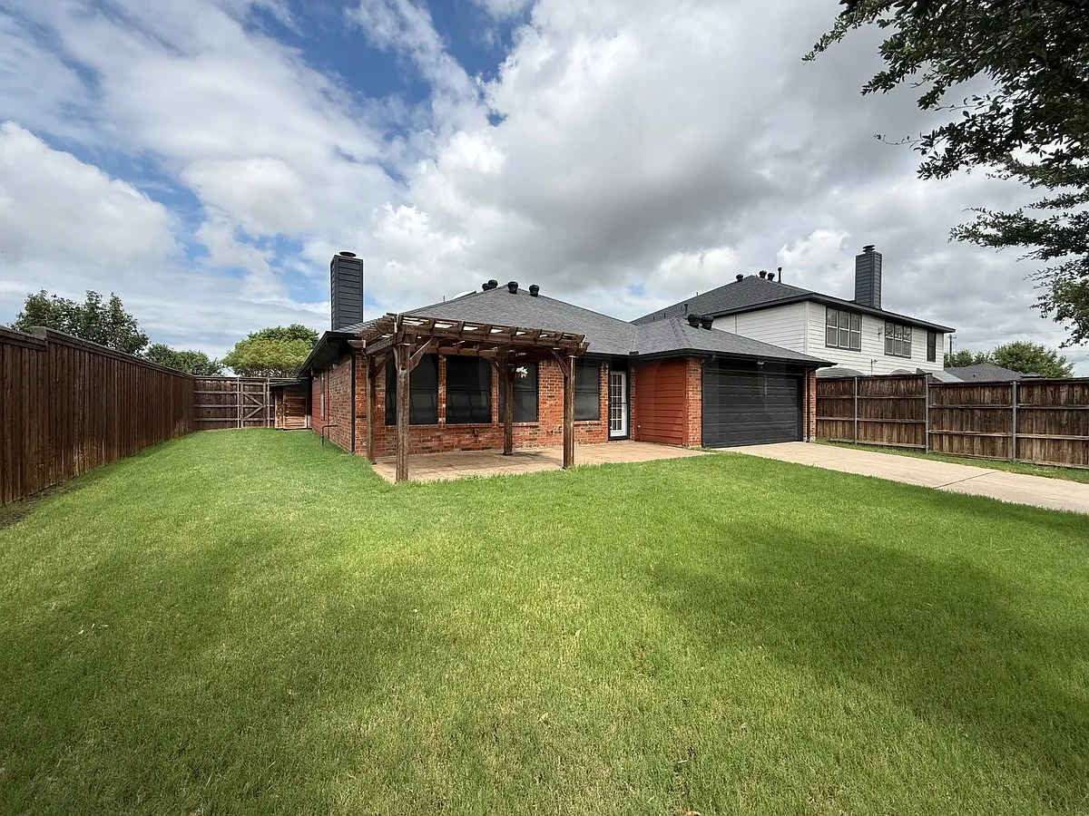 3 bed, 2.0 bath, 1931 sqft, $2,650 — Photo 4