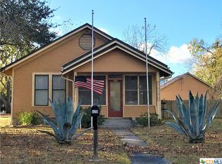520 S Pecan Ave, Luling, TX 78648