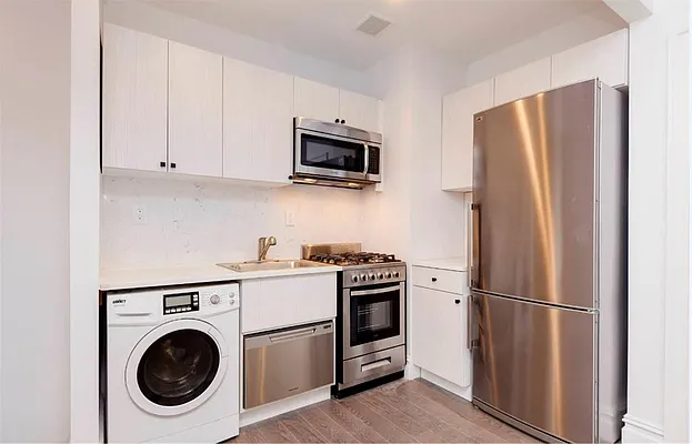 Rented by Platinum Forbes Global Properties | media 11