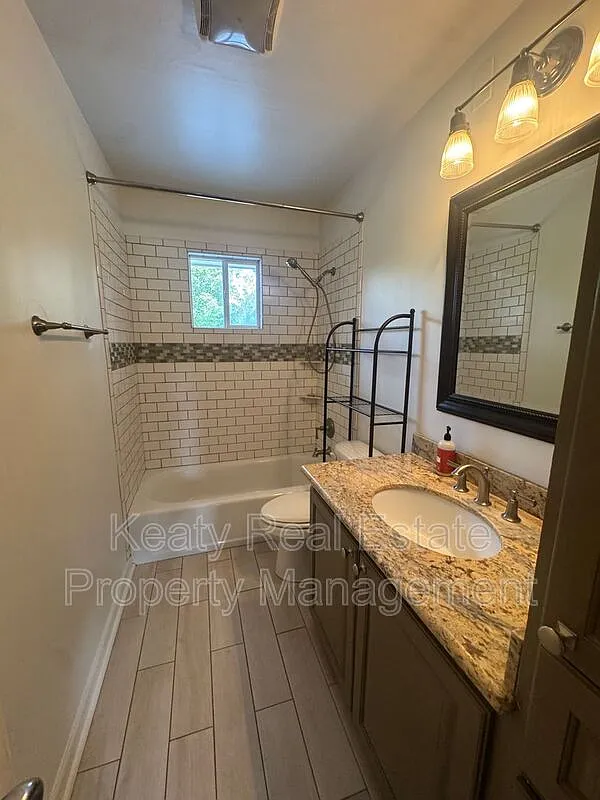 3 bed, 2.0 bath, 1562 sqft, $2,200 — Photo 3
