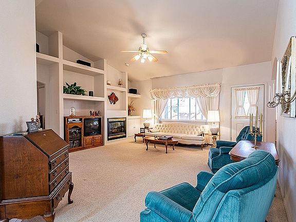 4th image of 642 E Pagosa Dr