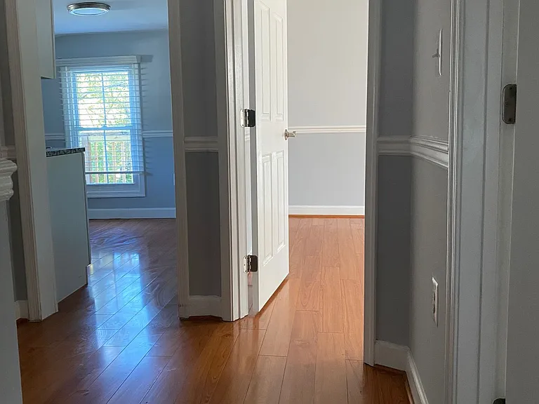 438 Main St #NEW ROOM 600 AVAILA — Photo 17