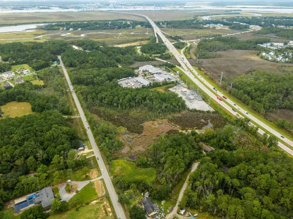 1054 Saint Thomas Island Dr, Wando, SC 29492