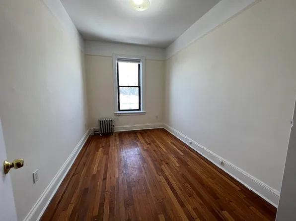 24-60 27th Street image 3 of 5