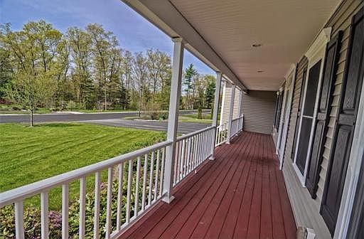 4th image of 37 Paddock Dr