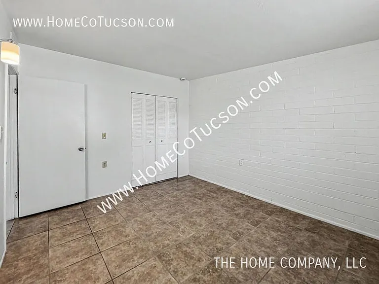 1430 E Iowa Dr — Photo 12