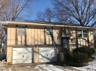 301 NE Sunnybrook Dr, Blue Springs, MO 64014