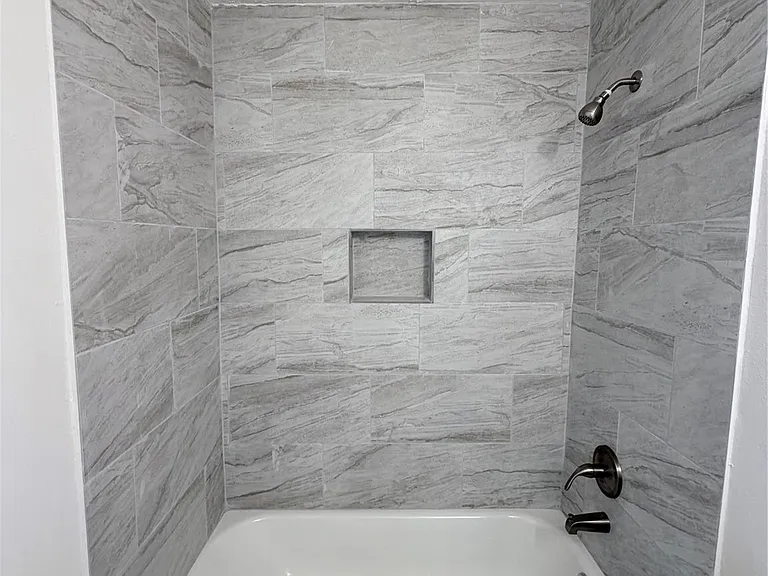 404 Elaine St — Photo 18