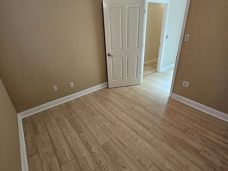Bedroom 2, view 2