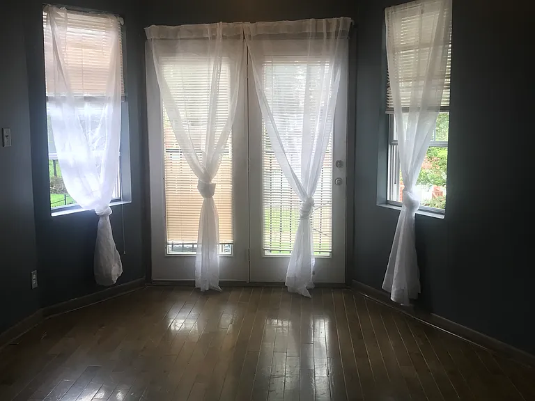 1322 S Karlov Ave — Photo 4