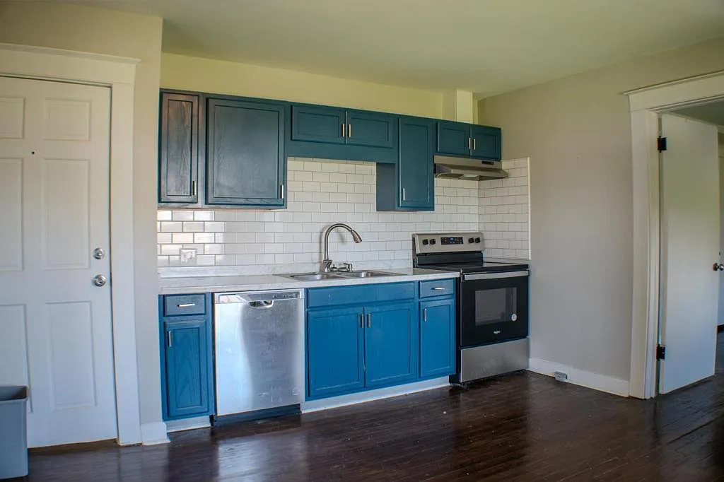 304 W Colville St — Photo 4