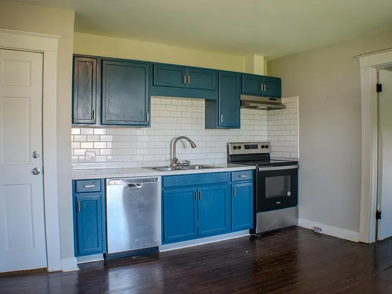 304 W Colville St — Photo 4