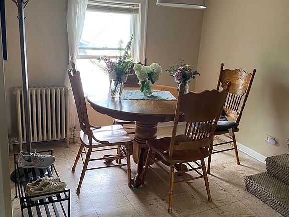 5th image of 304 W Illinois St #B