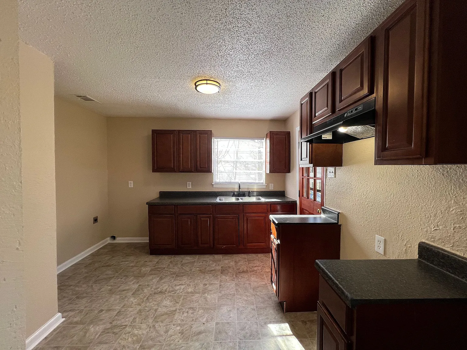 4523 Suncrest Dr — Photo 2