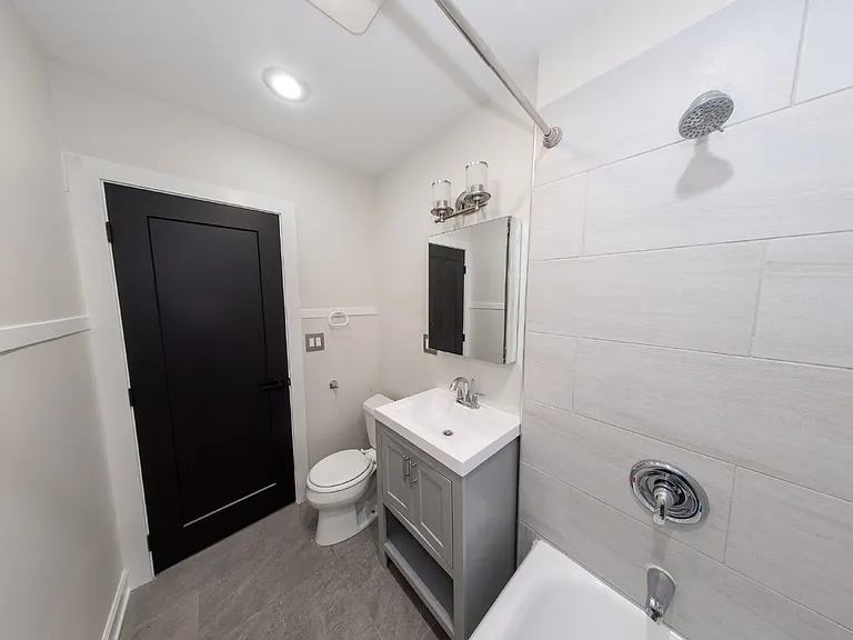 3233 W Berteau Ave — Photo 14
