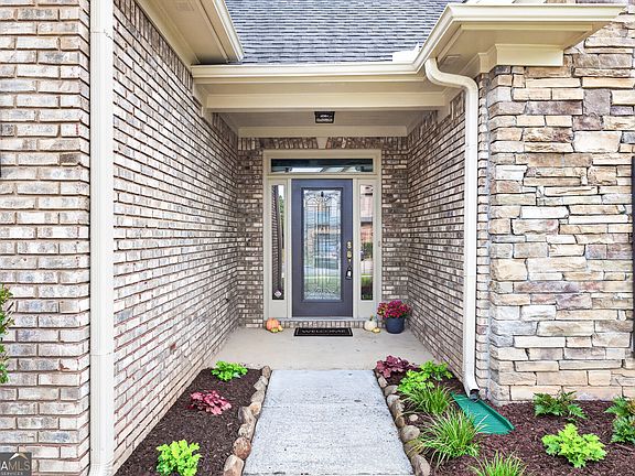 2nd image of 1214 Ridge Hollow Ln