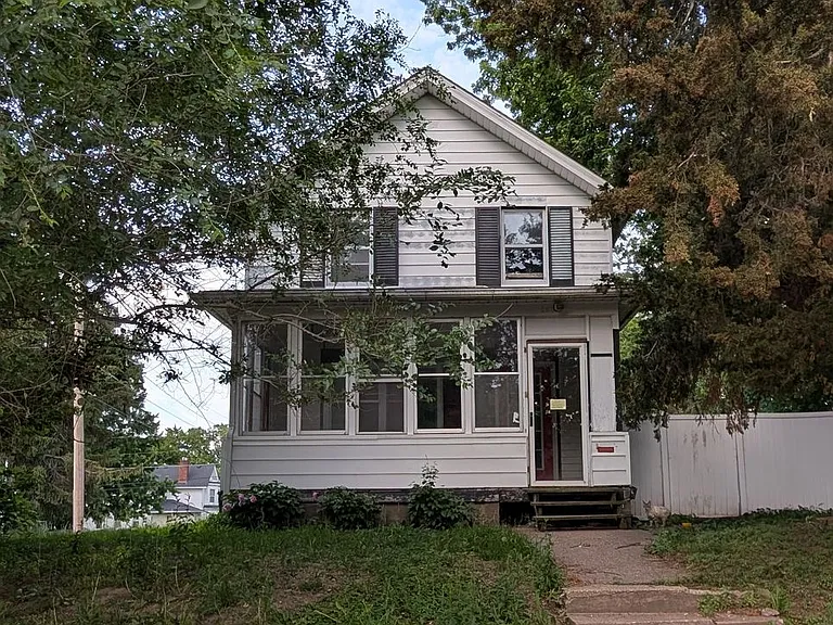 1935 Leclaire St — Photo 1