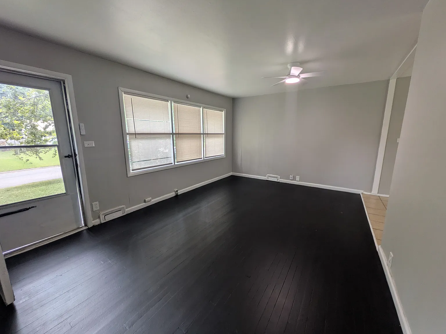 3 bed, 1.5 bath, 1200 sqft, $1,145 — Photo 2